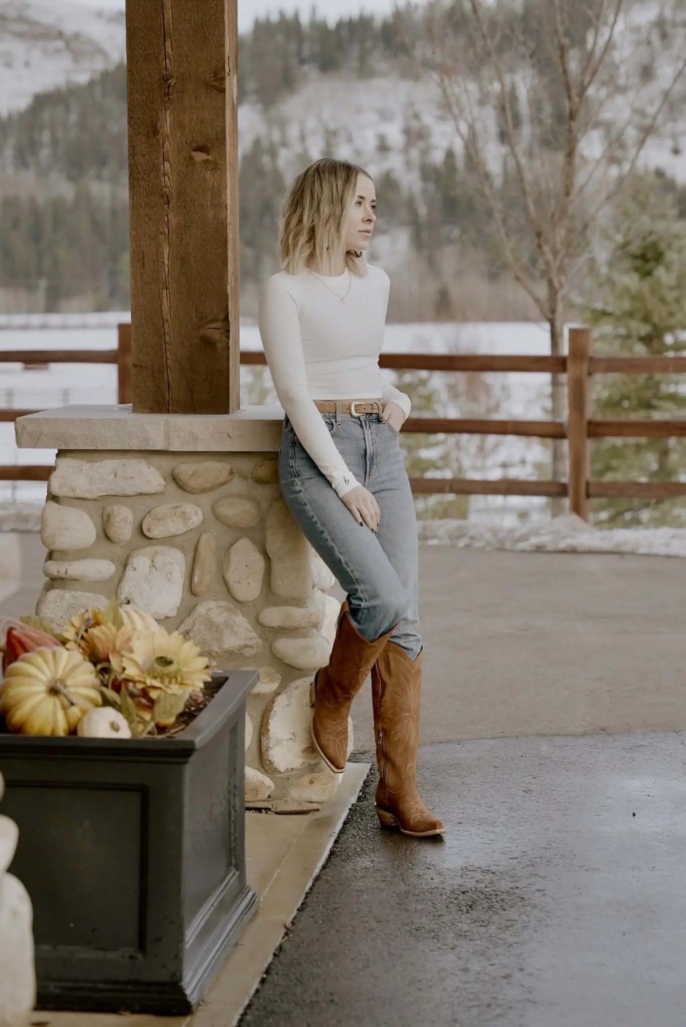 The Lorraine Knee-High Western Boots – Camel Suede
